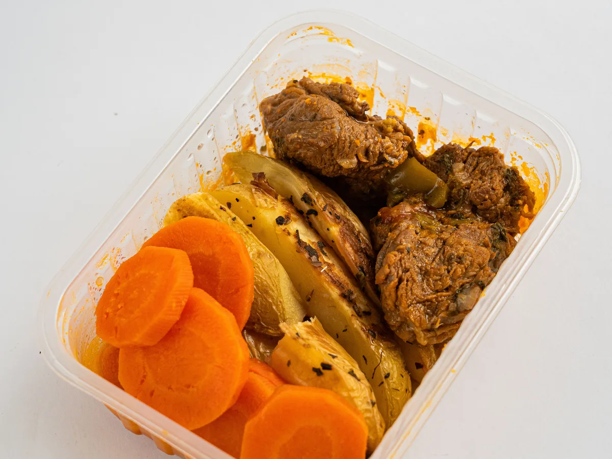 Marmita de carne de panela com batata