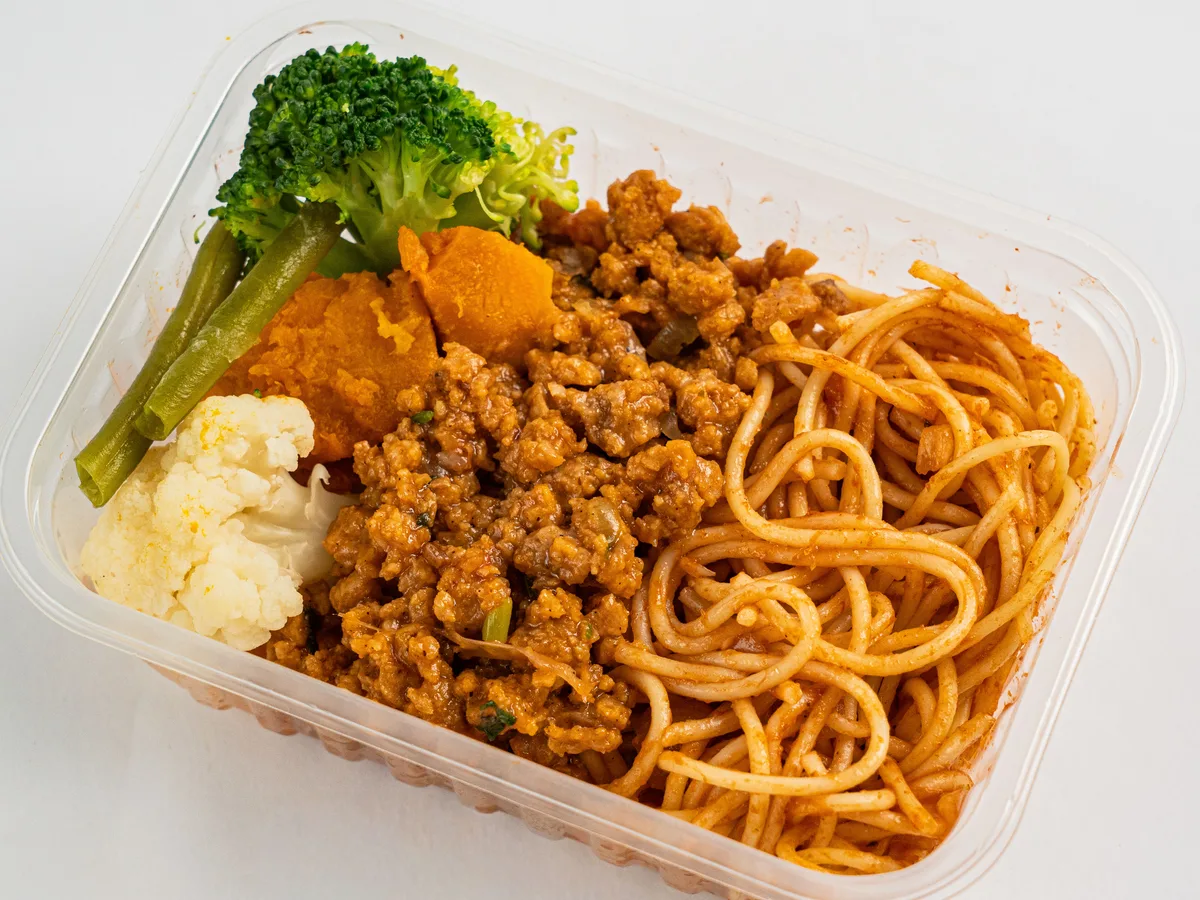 Marmita vegetariana de soja com macarrão